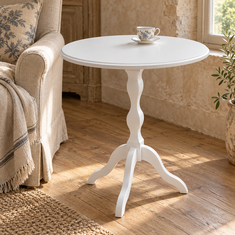 Tavolino rotondo shabby chic in legno ambientato