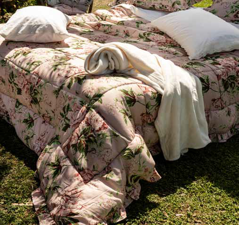 Trapunta Sylvia matrimoniale 260x260 con federe abbinate – Fantasia floreale romantica