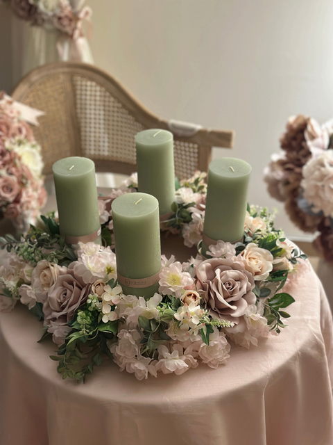 Corona Queen Decorativa 45 cm con Candele Verde Salvia – Mata Creazioni