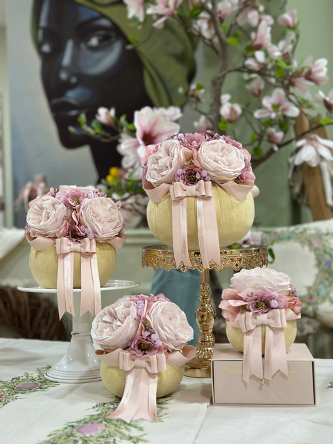 Pouf New Basic – Decorazione Floreale Artigianale in Tessuto