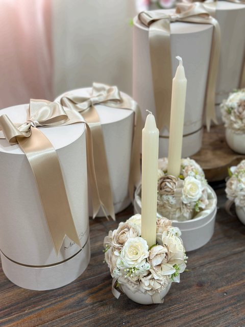 Petit Bon Bon in Ceramica con Candela Decorata e Composizione Floreale | Mata Creazioni