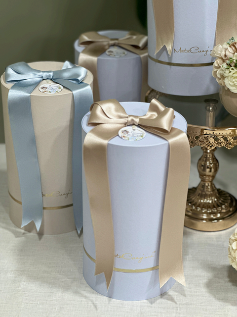 Petit Bon Bon in Ceramica con Candela Decorata e Composizione Floreale | Mata Creazioni
