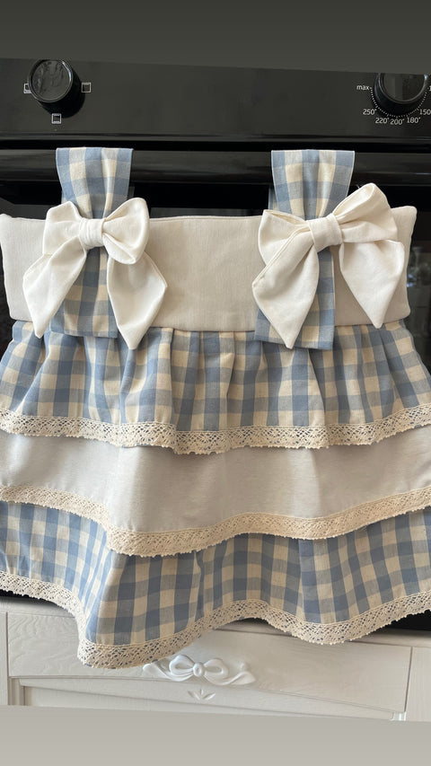 Copriforno artigianale a balze con fiocchi – Eleganza shabby chic in cucina