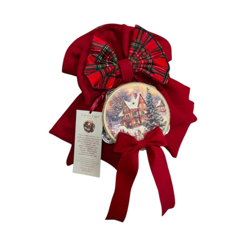 Sacco Eleganza Scozzese in Velluto Rosso e Fiocco Tartan 45 cm con Tamburello Paesaggio Natalizio – Madame Fioccò