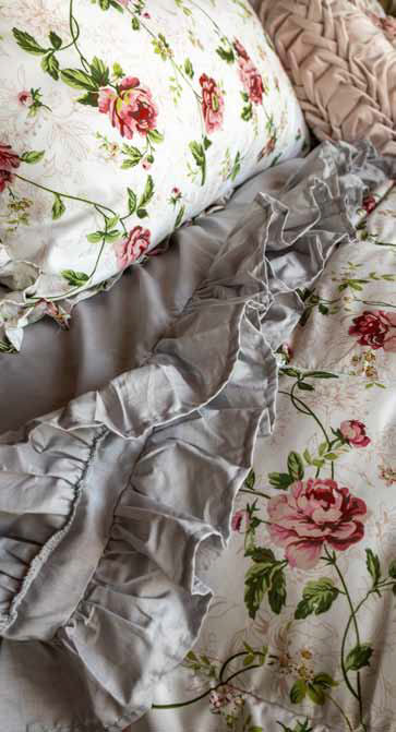 Trapunta Rosy matrimoniale con federe 260x260 cm – Fantasia floreale shabby chic