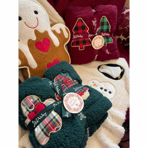 Plaid Natalizio “Family” – Coperta Morbida con Inserti Tartan – 155×205 cm – L’Atelier 17