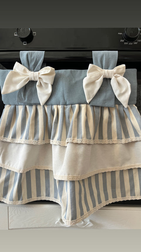 Copriforno artigianale a balze con fiocchi – Eleganza shabby chic in cucina