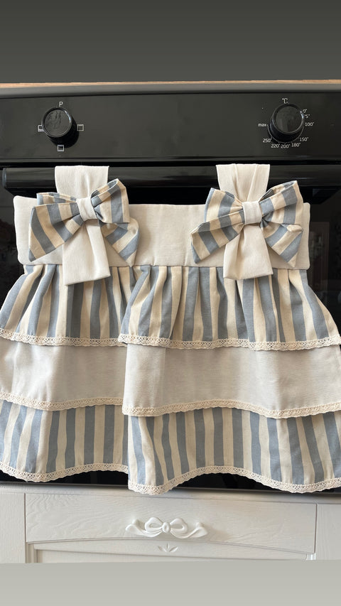 Copriforno artigianale a balze con fiocchi – Eleganza shabby chic in cucina