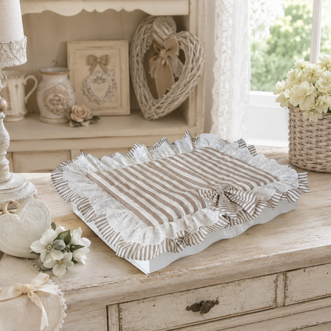 Copripiano Cottura Shabby Chic Righe con Volant e Pizzo Sangallo – Dimensioni 50x60, 75x50 cm