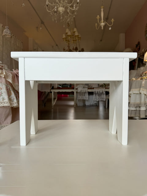 Alzatina in legno con cuore intagliato – 35x25 cm – Artigianale shabby chic e personalizzabile