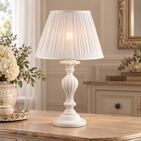 Lampada da Tavolo Shabby Chic in Legno Bianco o Avorio e Foglia Oro – Bonetti Illumina Leonardo, 1 Luce ambientata