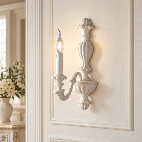Applique Shabby Chic in Legno Bianco o Avorio e Foglia Oro – Bonetti Illumina Leonardo, 1 e 2 Luci ambientata