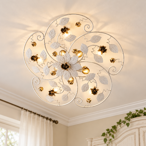 Plafoniera Shabby Chic in Ferro Bianco Shabby o Avorio Decapé – Bonetti Illumina Bella, 5 Luci, Ø65 cm ambientata