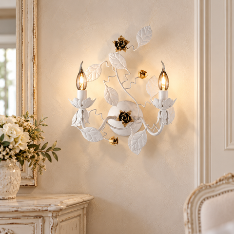 Applique Shabby Chic in Ferro Bianco Shabby o Avorio Decapé – Bonetti Illumina Bella, 2 Luci ambientata