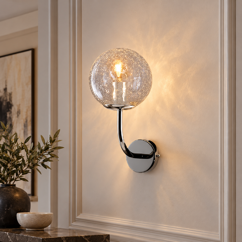 Applique Moderna in Ferro Cromo Lucido con Sfere in Vetro – Bonetti Illumina Ikarus, 1 Luce ambientata