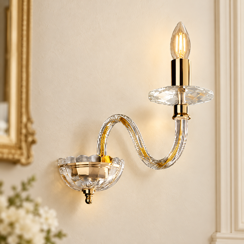 Applique Classica in Ferro Dorato con Vetro Trasparente – Bonetti Illumina Ruben, 1 Luce ambientata in un interno classico