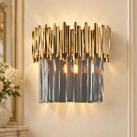 Applique Classica in Ferro Dorato con Strass – Bonetti Illumina Ravel, 2 Luci ambientata in un interno classico