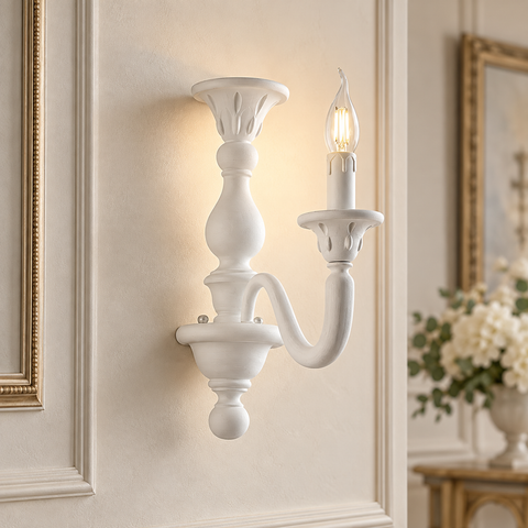 Applique Shabby Chic in Legno Bianco Shabby o Oro Antico – Bonetti Illumina Lucca, 1 e 2 Luci ambientata