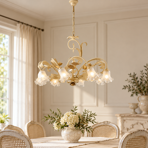 Lampadario Shabby Chic in Ferro Bianco Shabby o Avorio Decapé – Bonetti Illumina Cesto, 1, 3, 5 e 8 Luci ambientata