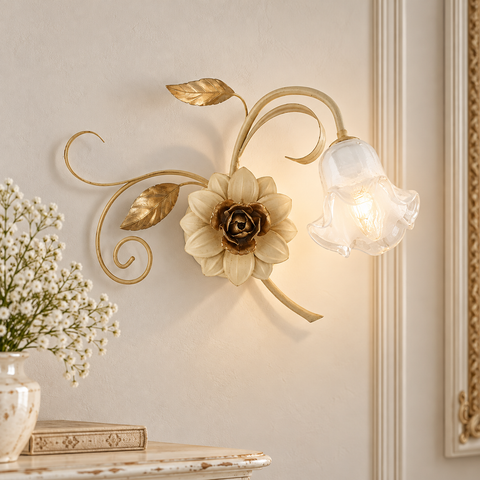 Applique Shabby Chic in Ferro Bianco Shabby o Avorio Decapé – Bonetti Illumina Cesto, 1 e 2 Luci ambientata