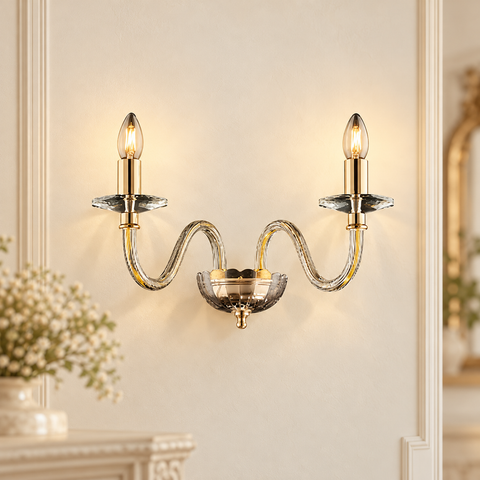 Applique Classica in Ferro Dorato con Vetro Trasparente – Bonetti Illumina Franz, 2 Luci ambientata in un interno classico