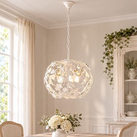Lampadario Shabby Chic in Ferro Bianco o Avorio e Oro con Strass – Be Light Edera, 1 e 3 Luci ambientata