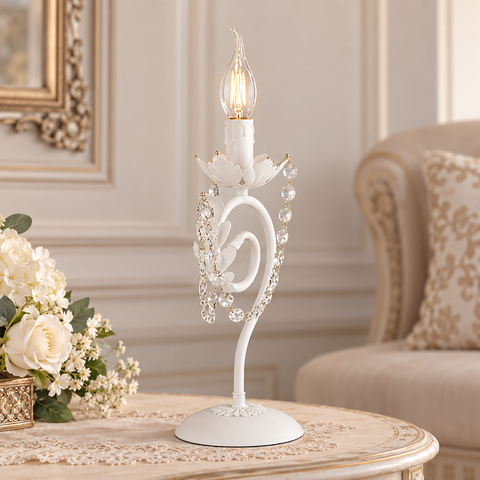 Lampada da Tavolo Shabby Chic in Ferro Bianco o Avorio e Oro con Strass – Be Light Damasco, 1 Luce, Ø16 cm ambientata