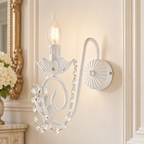 Applique Shabby Chic in Ferro Bianco o Avorio e Oro con Strass – Be Light Damasco, 1 Luce ambientata