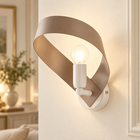 Applique Country Chic in Ferro Bianco e Tortora o Grigio – Be Light Primula, 1 Luce ambientata