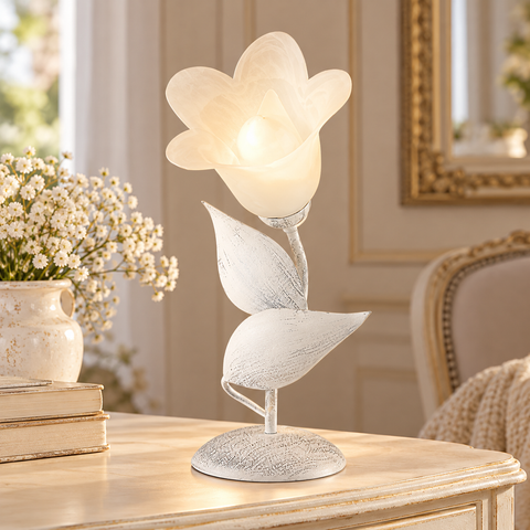 Lampada da Tavolo Shabby Chic in Ferro Bianco e Argento o Avorio e Oro con Vetri Alabastro – Be Light Olga, 1 Luce, Ø19 cm ambientata
