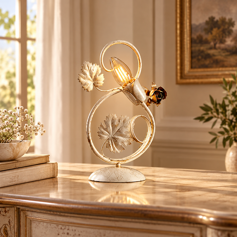 Lampada da Tavolo Vintage in Ferro Avorio o Marrone e Oro – Be Light Iris, 1 Luce, Ø21 cm ambientata