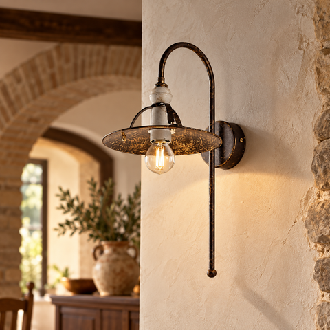 Applique Vintage in Ferro Marrone e Oro o Bianco e Argento – Be Light Cantina, 1 Luce ambientata