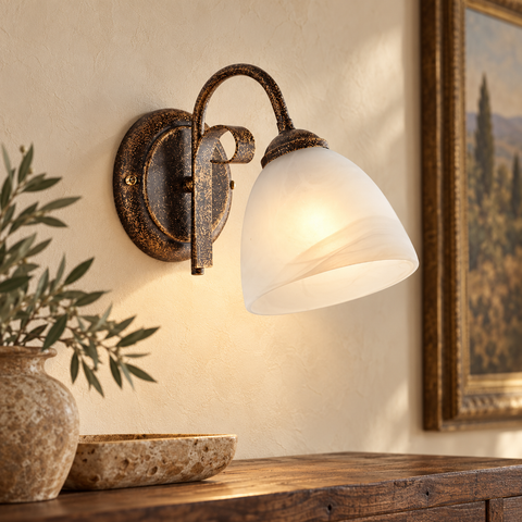 Applique Vintage in Ferro Marrone o Avorio e Oro con Vetri Alabastro – Be Light Forgiato, 1 Luce ambientata