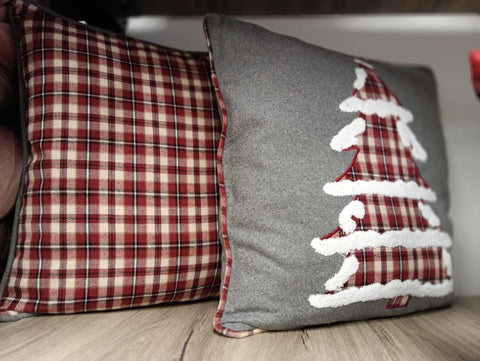Tris Cuscini Arredo “Chalet” – Stile Rustico e Romantico – L’Atelier 17