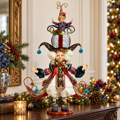 Elfo con Pacco Regalo Crema e Blu Edizione Limitata – Goodwill by Mark Roberts, 70cm in ambientazione natalizia