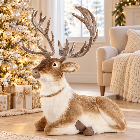 Renna Natalizia Seduta Decorativa – Goodwill, 70cm in ambientazione natalizia