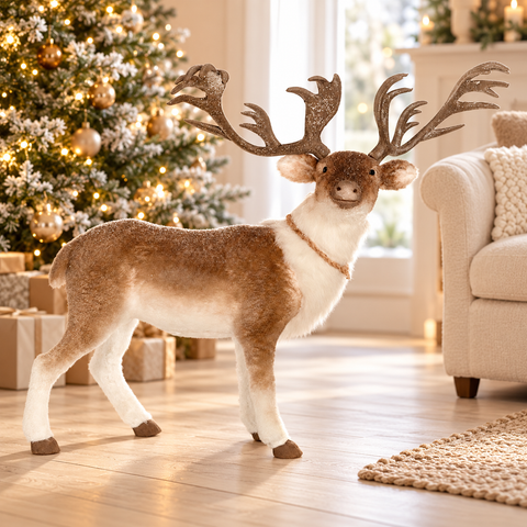 Renna Natalizia Decorativa Effetto Realistico – Goodwill, 84cm in ambientazione natalizia