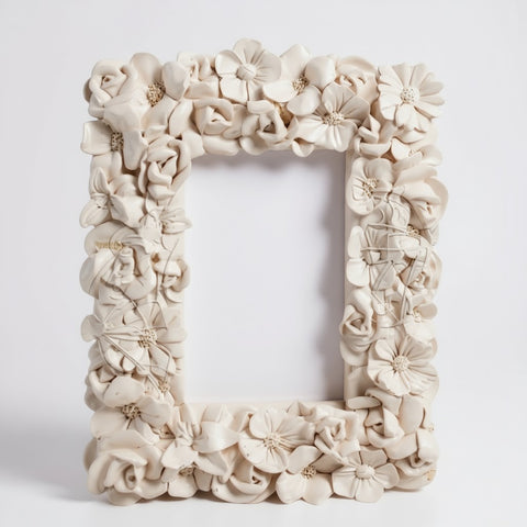 Portafoto “Silvy” Bianco in Resina – Cornice Rettangolare Shabby Chic (7x11 e 13x18 cm)