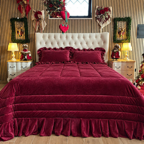 Trapunta matrimoniale in velluto con balza plissettata colore Bordeaux – Kaluka Shabby Chic