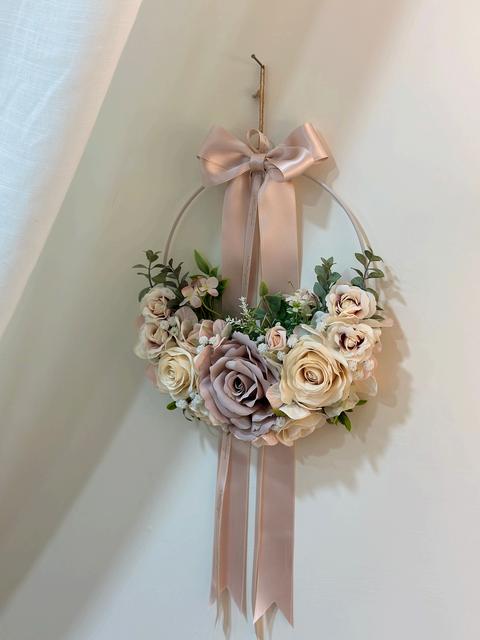 Cerchio Queen Decorativo 25 cm con Fiori e Fiocco – Mata Creazioni