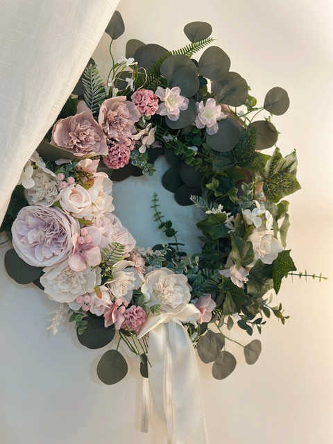 Ghirlanda Eucalyptus con Fiori Artificiali – Ø 45 cm | Mata Creazioni