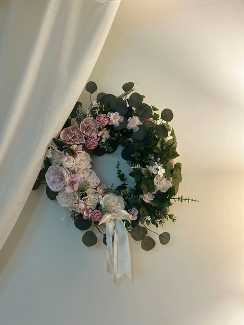 Ghirlanda Eucalyptus con Fiori Artificiali – Ø 45 cm | Mata Creazioni