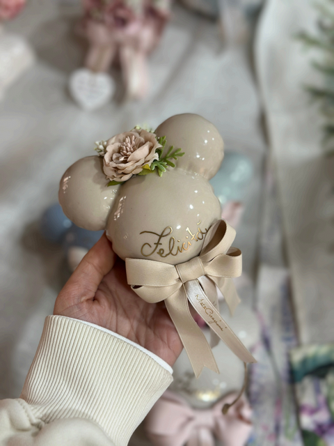 Mickey Mouse in Ceramica Artigianale con Fiori e Scritte Personalizzate - Mata Creazioni