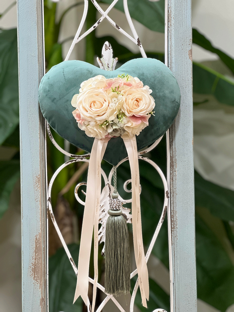 Cuore in Velluto con Nappa e Dettagli in Strass - Mata Creazioni