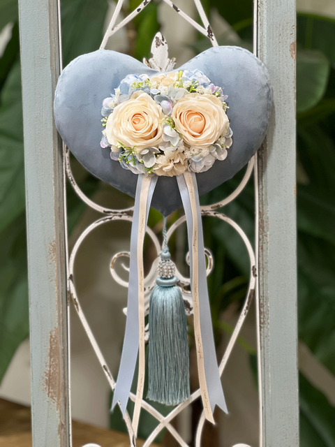 Cuore in Velluto con Nappa e Dettagli in Strass - Mata Creazioni