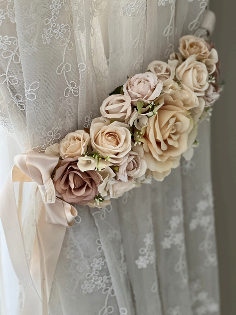 Embracing Queen Couple