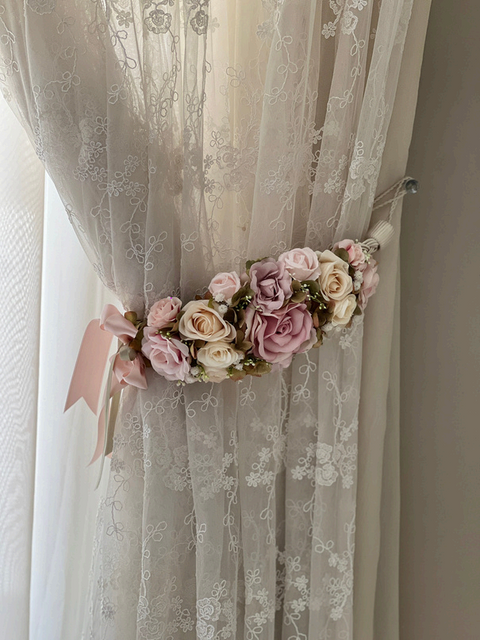 Embracing Queen Couple