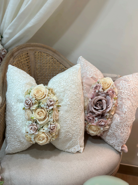 Cuscino Fiocco con Decoro Marika - Mata Creazioni