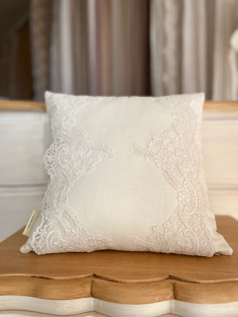 Rebrodè decorative cushion