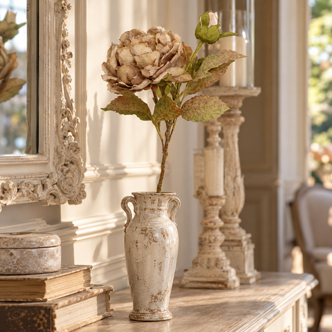 Peonia artificiale con bocciolo beige in brocca di ceramica